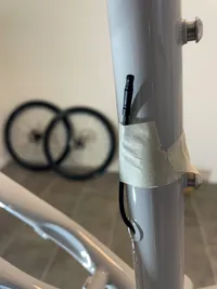 A Di2 wire fixated to the frame with Tesa Crepe